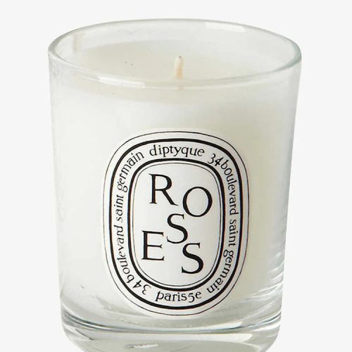 roses candle lifestyle candles home fragrances diptyque smets 587126 750x1000 crop center 0cfcc2b2 fcfe 4122 8246 26d38b42d93f